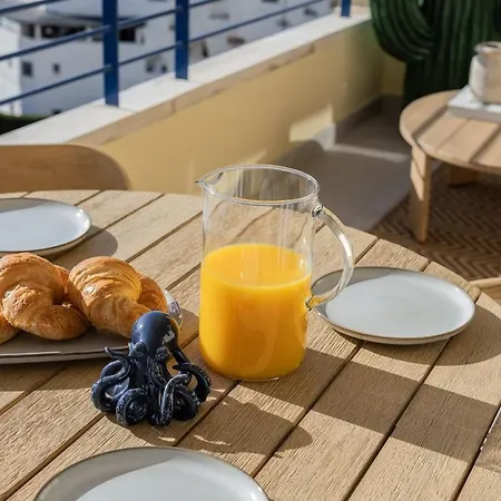 Ar20 Stunning Two-bed With Sea Views *