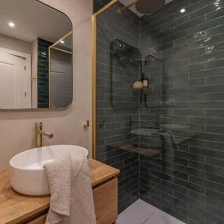 Ar20 Stunning Two-bed With Sea Views Apartment *