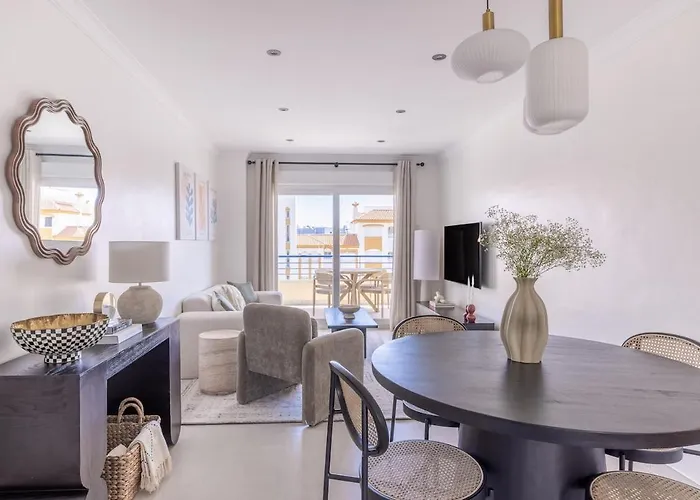 Апартаменты Ar20 Stunning Two-bed With Sea Views *